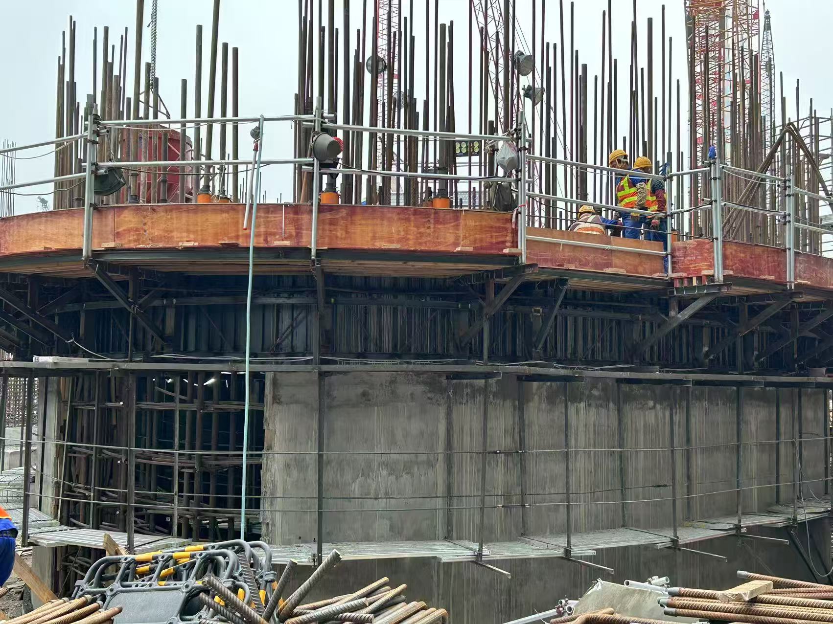 香港環境一期130米煙囪爬模新建